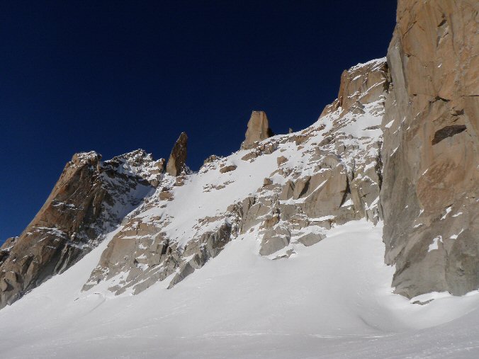 Arete des Cosmiques 8.jpg - Et l'ar�te avec ses gendarmes